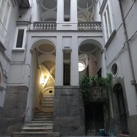 Il Gatto E Pirouette Al Centro Storico Neapel